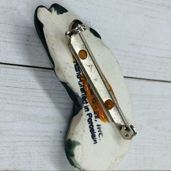 Porcelain Cat Brooch Signed - Picture 3 of 3